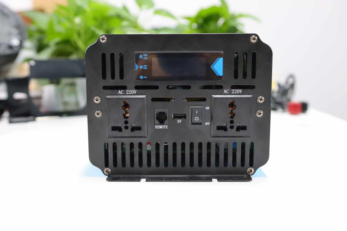 Invertor 2 in 1 SINUS PUR 6000W 12V - 220V cu Functie UPS de incarcare acumulatori