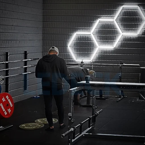 Lumina LED Hexagonala – 14 Module 484x243CM – Sala Fitness, Gym, Studio Antrenamente Profesionale