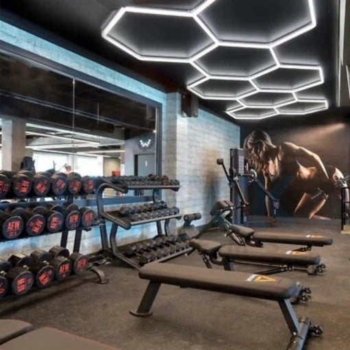 Lumina LED Hexagonala – 14 Module 484x243CM – Sala Fitness, Gym, Studio Antrenamente Profesionale